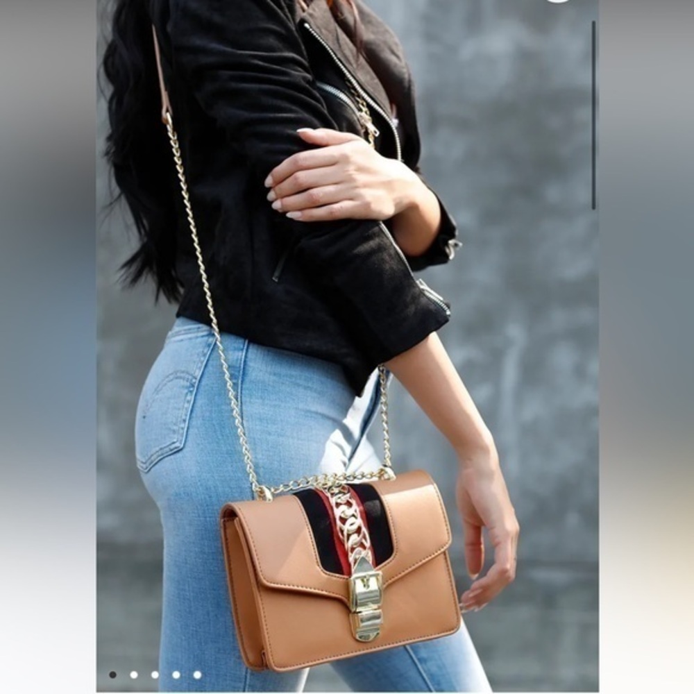 Lulu’s brand Haskins nude crossbody